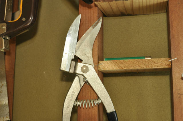 工具の整理にはikeaのマグネットナイフラックが超便利